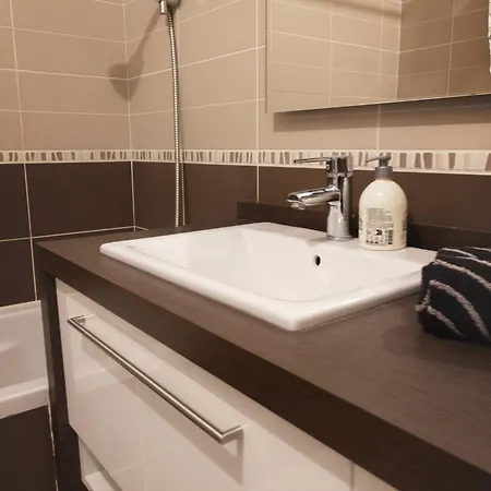 Appartement Le Joliot Curie 4-6 Personnes A Lyon - Eurexpo - Ldlc Arena - Groupama Stadium - Eurexpo Buitenkant foto